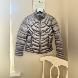 BERNARDO Women's Shiny Gray Puffer Jacket; Size Small. Super lightweight & warm!